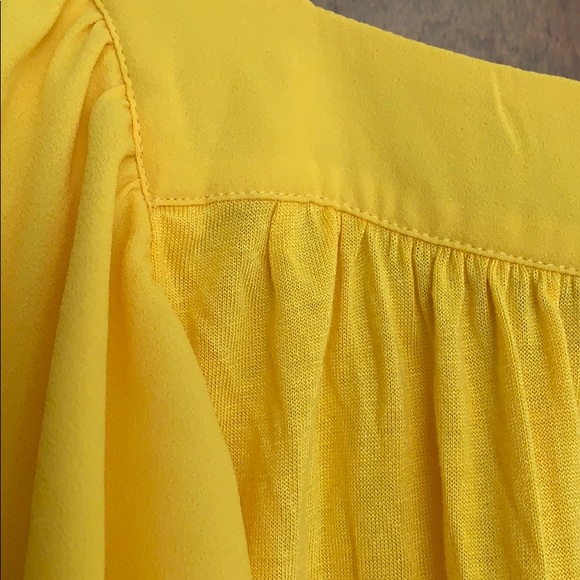 Sleeveless, flutter top - Spring ready!🌸🌼🌺 - Picture 3 of 3